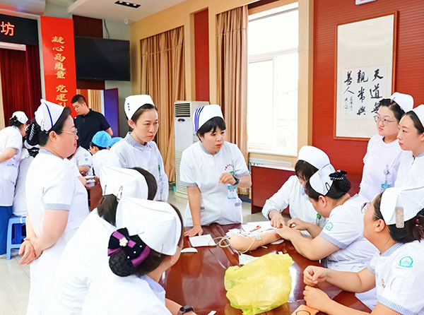 规范静脉通路固定 赋能静疗专业队伍——本溪市中心医院护理部成功举办静脉导管固定方法专项工作坊暨静疗管理护士资质认证仪式